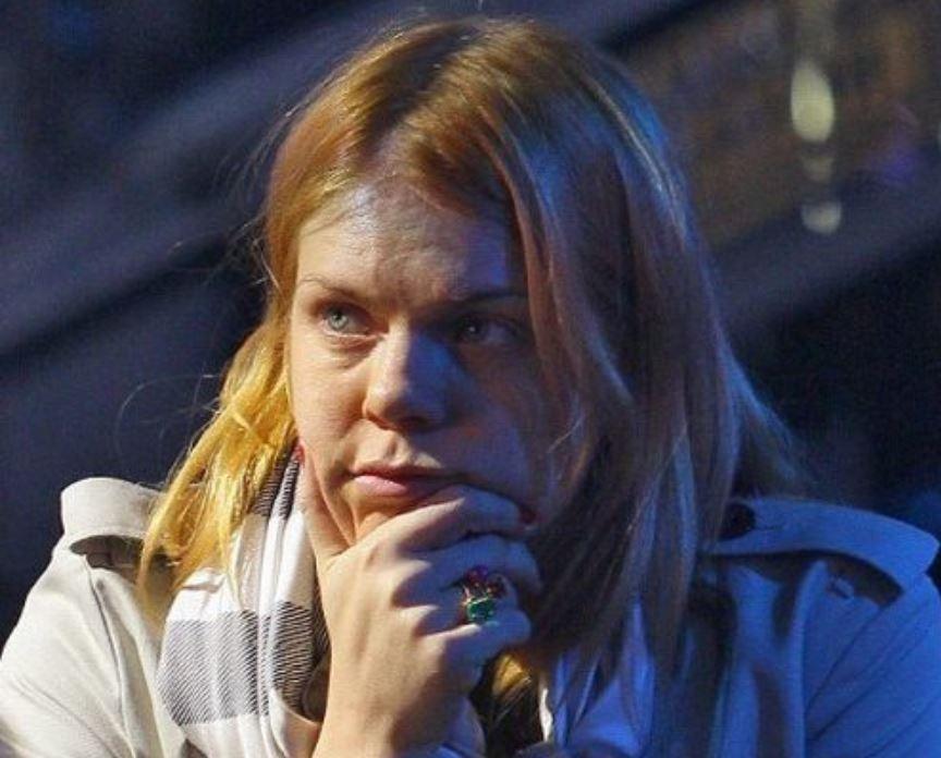 Після концерту за участю Стоцької у глядачів перевіряли телефони і вимагали видалити з них фото і відео, однак приховати факт виступу не вдалося