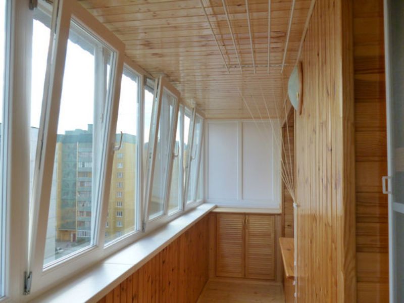 Внутрішнє оздоблення балкона або лоджії здатна зробити з фактично підсобного приміщення господарського типу затишний куточок для відпочинку, кабінет або повноцінну кімнату, якщо це дозволяє метраж приміщення