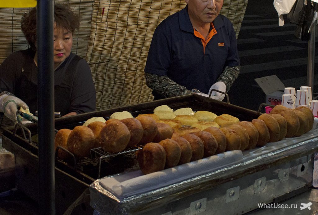 Ще фотографії корейської вуличної їжі в Сеулі: