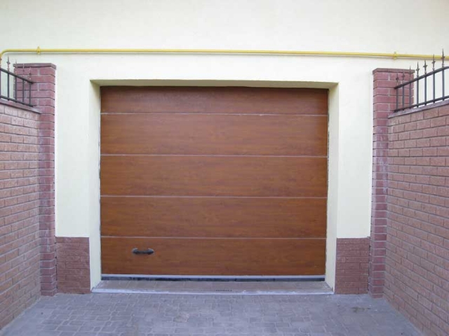 Гаражні ворота   Наші фахівці швидко і якісно встановлять сертифіковане обладнання на гаражні ворота будь-якого типу