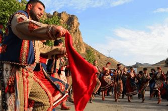Під час Вашого відпочинку у Вірменії зможете ознайомитися і навчиться легким версіями танцю