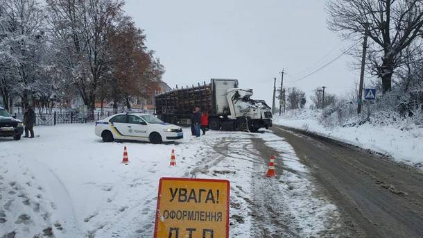 13 грудня 2018, 11:51 Переглядів:   Правоохоронці Київської області повідомляють, що в зв'язку з погіршенням погодних умов на дорогах стало небезпечніше