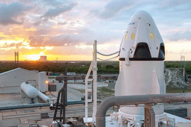 Якщо ви чекали, що SpaceX або Virgin Galactic будуть створювати інновації в стилі «Зоряного шляху» щороку, необхідно пріподзакатать губу, вважає Роджер Лоніус, доцент Смітсонівського національного повітро-космічного музею