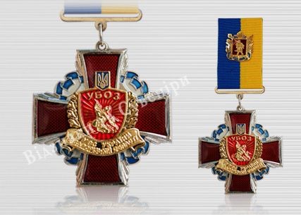 Сувенірні медалі «Київ» з рельєфним зображенням пам'ятних місць міста виглядають дуже респектабельно, продаються подібні медалі оптом і в роздріб